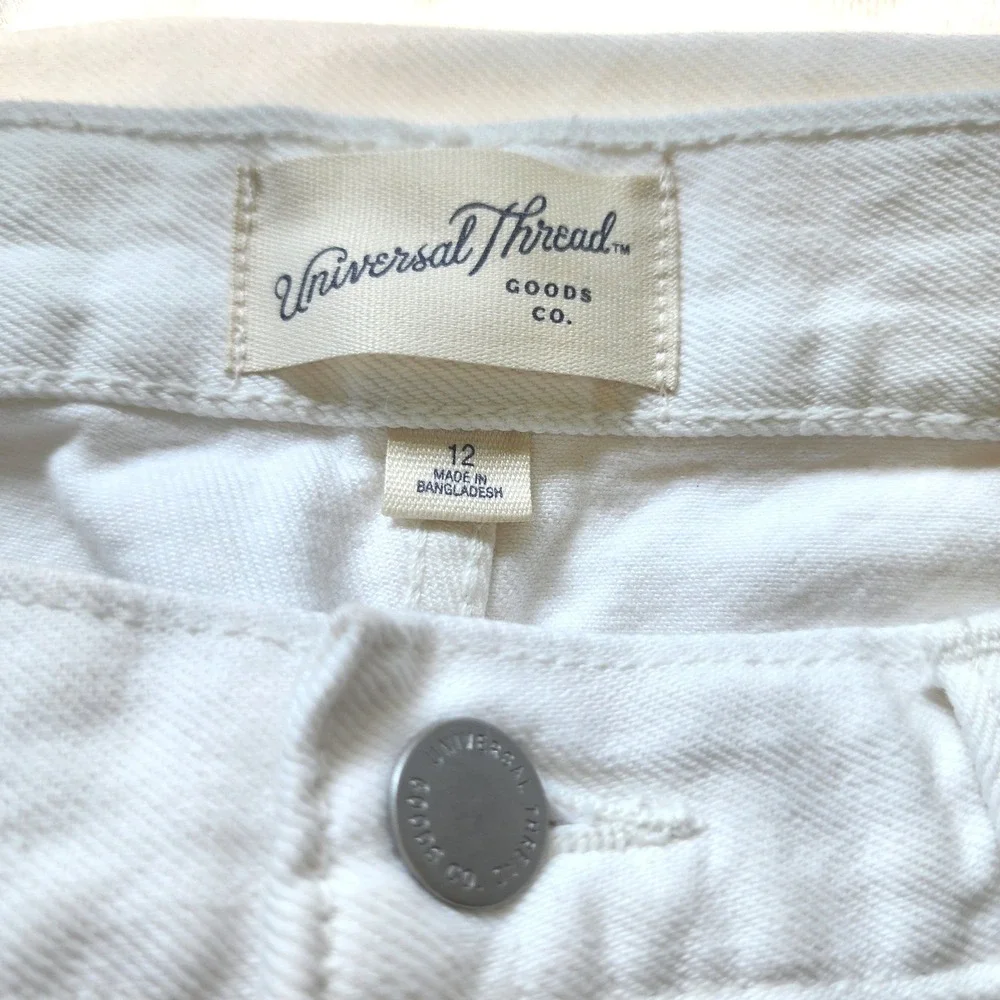 Universal Thread Womens High Rise Long Denim Shorts White Relaxed Fit Size 12
